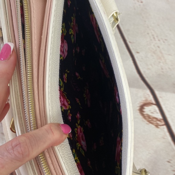 Betsy Johnson handbag - Picture 4 of 8